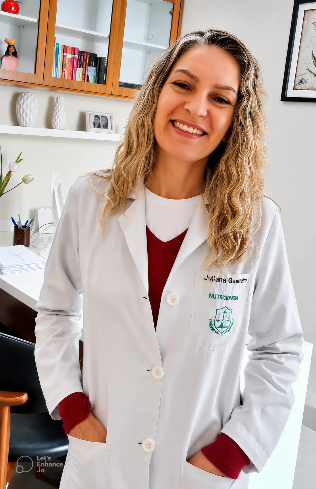 Juliana Guerreiro, nutricionista clínica funcional, em seu consultório em Dourados/MS